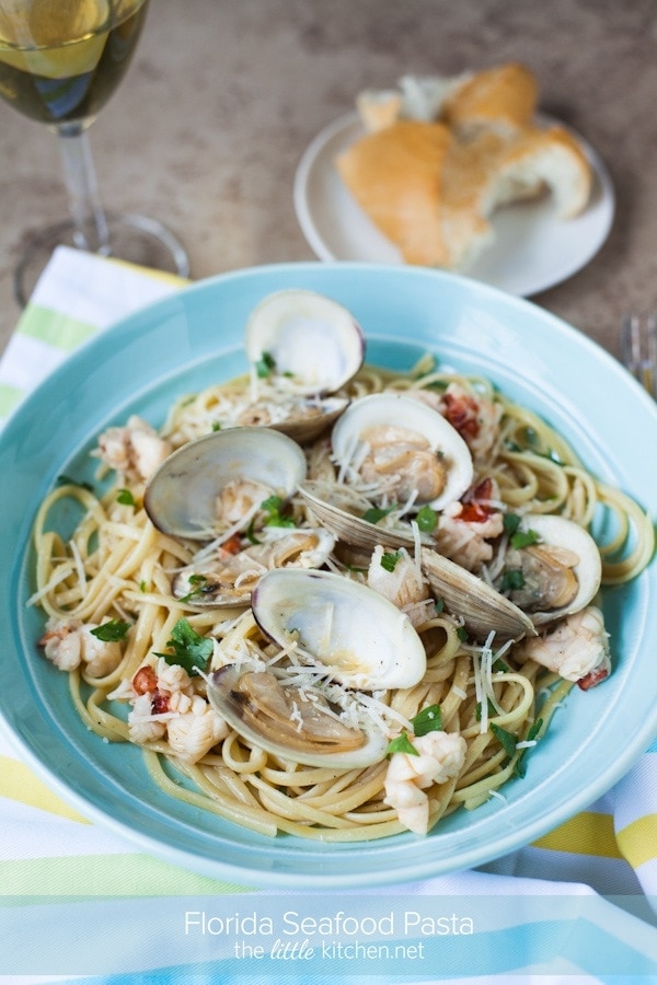 Easy Linguine with Clams - Damn Delicious