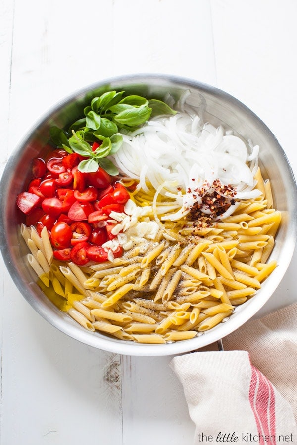 https://www.thelittlekitchen.net/wp-content/uploads/2014/11/one-pot-linguine-pasta-the-little-kitchen-17970.jpg